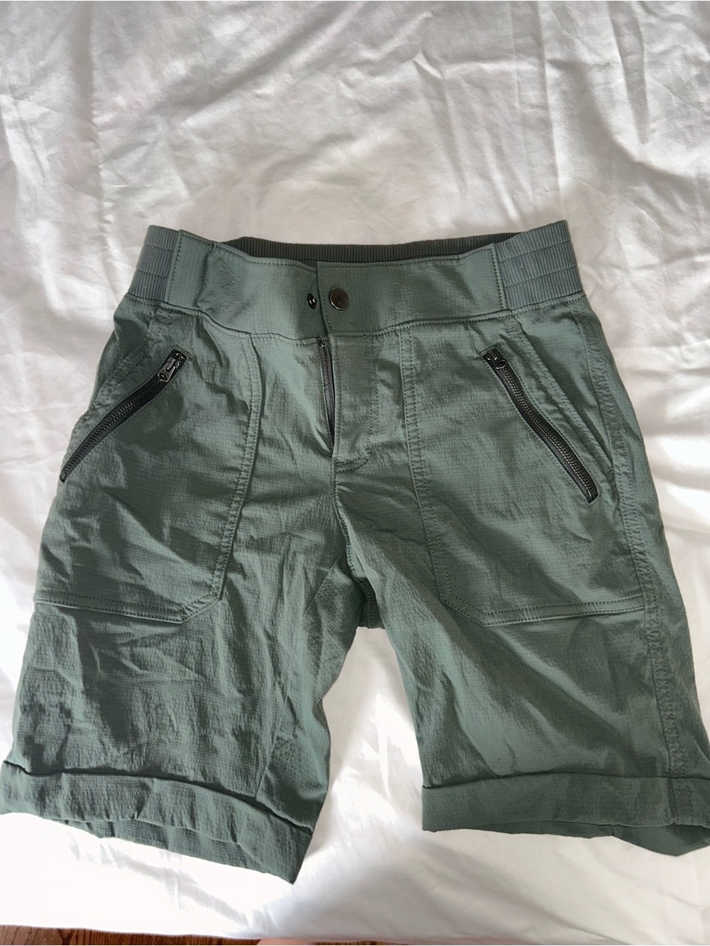Athleta Lunar Sheen Utility High Rise Short Shorts Green Medium